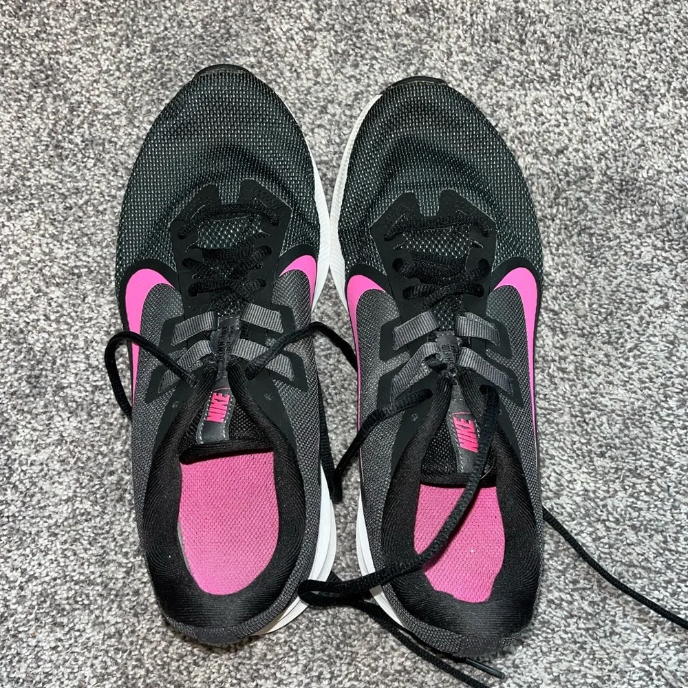 Nike Black and Pink Athletic Shoes with Mesh Design - Picture 2 of 8